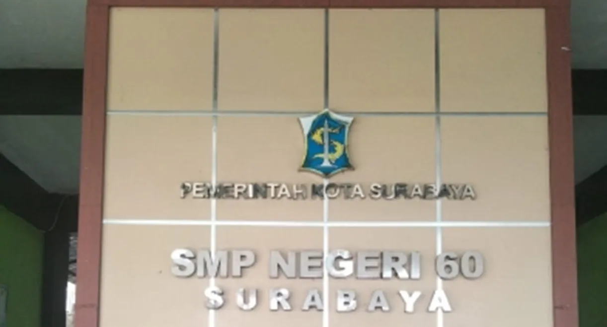 BPBD dan Puskesmas Turun Tangan Tangani Plafon Ambruk di SMPN 60 Surabaya
