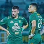 Yan-Victor-dan-Dusan-Stevanovic-dua-tembok-Persebaya-Surabaya-di-Liga-1-20232024.jpg Yan Victor dan Dusan Stevanovic dua tembok Persebaya Surabaya di Liga 1 20232024