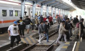 foto arsip penumpang di stasiun jember antaraho humas kai daop 9 jember 1685528565 05 2023