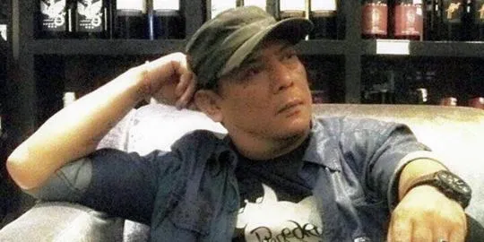 Sal Priadi Menjelaskan Klarifikasi Terkait Foto dengan Sitok Srengenge, Kasus Apa?