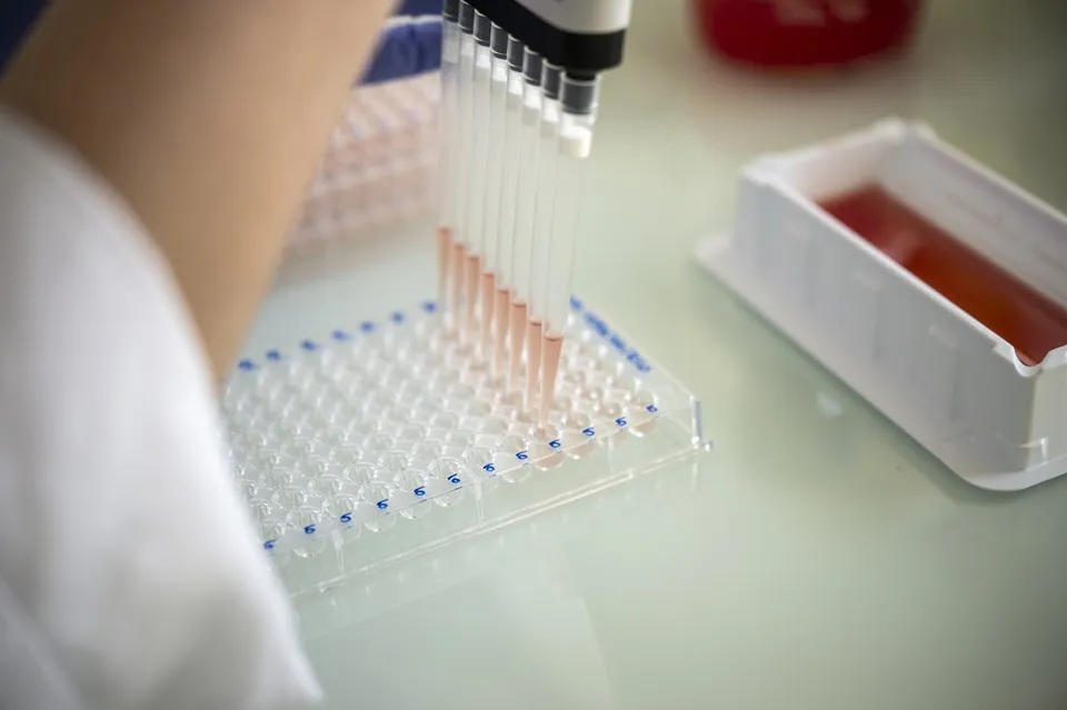 Ahli Imunologi Unair , Mikrobiologi, Super Flu,