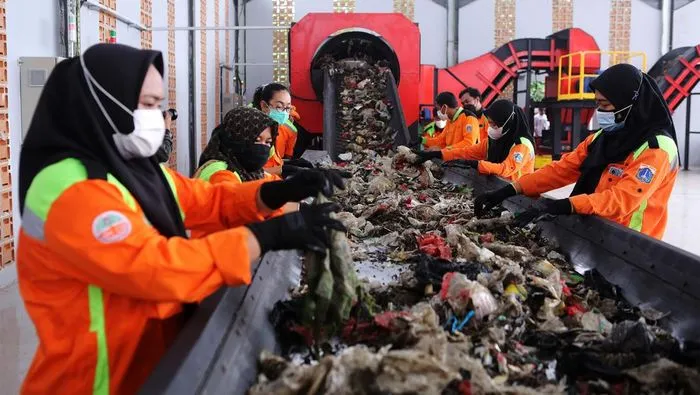 DPRD Surabaya Apresiasi Inovasi Pengelolaan Sampah: TPS RDF sebagai Solusi Berkelanjutan 1 DPRD Surabaya, Pengelolaan Sampah, TPS RDF