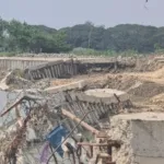 pelindung-tebing-Sungai-Bengawan-Solo-yang-berada-di-Bojonegoro-diterjang-banjir.jpg pelindung tebing Sungai Bengawan Solo yang berada di Bojonegoro diterjang banjir