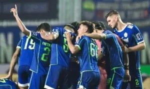 pemain-persib-bandung-sedang-berkumpul-untuk-memompa-semangat.jpg pemain persib bandung sedang berkumpul untuk memompa semangat