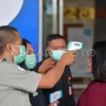 pemeriksaan-suhu-tubuh-di-tempat-umum-omru-dom.jpg pemeriksaan suhu tubuh di tempat umum omru dom