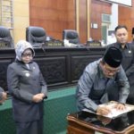 pengesahan P APBD Jombang 2022 e1768379409610