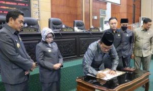 pengesahan P APBD Jombang 2022 e1768379409610