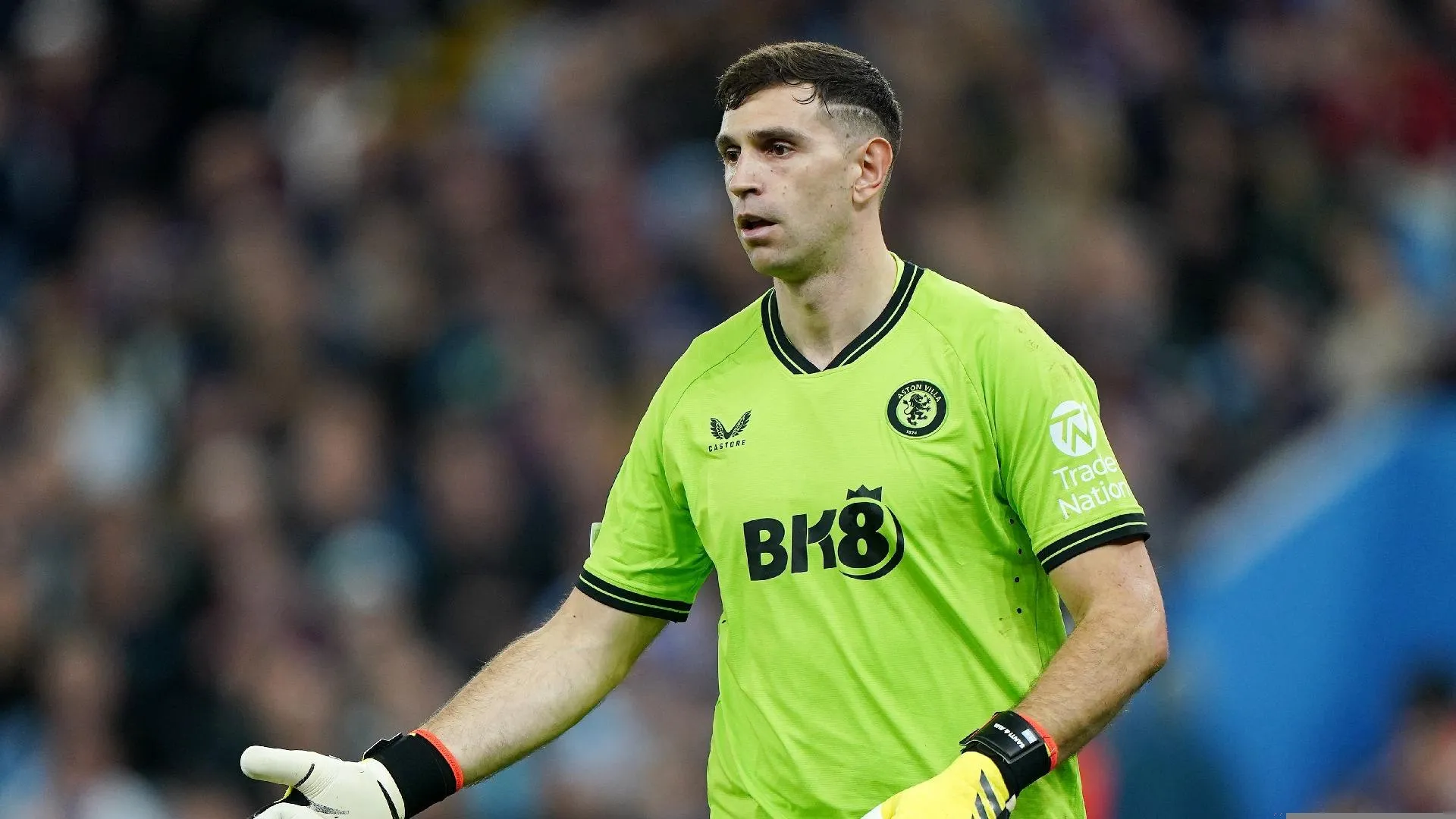 Dibu Martínez ,Aston Villa