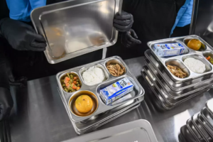 Indah Kurniawati Inisiatif Pemerintah untuk Meningkatkan Kesehatan Masyarakat Melalui Program Makan Bergizi Gratis