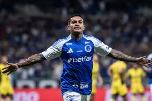 Pemain Sepak Bola Eduardo Alami Cedera Saat Berhadapan dengan Mantan Klubnya Mirassol vs Cruzeiro