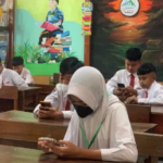 6-FT-B-smartphone-pelajar-1.jpg Pemkota Surabaya Pembatasan Gawai di Sekolah