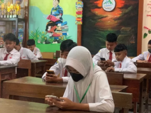 Pemkota Surabaya Pembatasan Gawai di Sekolah