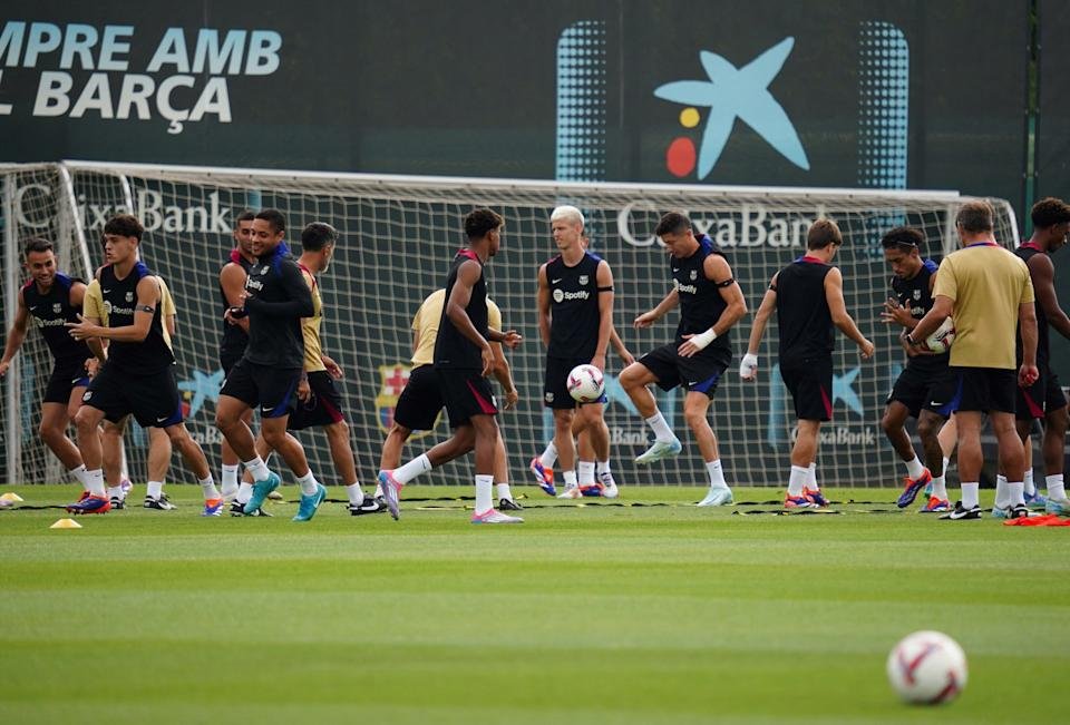 Strategi Pemain Barcelona dan Kekhawatiran terhadap Pelatih Hansi Flick