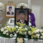 Wali Kota Eri Cahyadi, Ketua DPRD Surabaya Eri Cahyadi Memimpin Penghormatan Terakhir