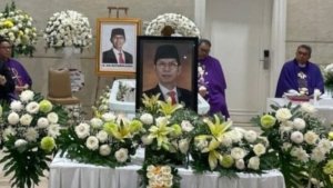 Wali Kota Eri Cahyadi, Ketua DPRD Surabaya Eri Cahyadi Memimpin Penghormatan Terakhir