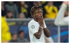 Samuel Chukwueze Pemain Bintang Nigeria Tampil di Lapangan Meski Menghadapi Duka Keluarga