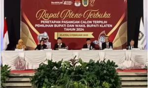 Hamenang Wajar Ismoyo dan Benny Indra Ardhianto 11 3647400134