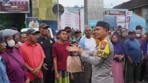 Kapolres Pasuruan Turun Langsung, 500 Takjil Dibagikan untuk Warga Bangil