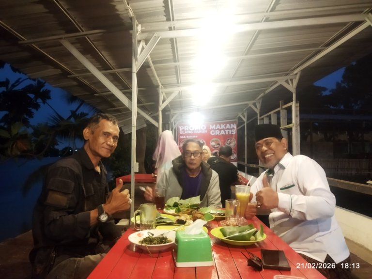 Komunitas Cak Imin Gelar Buka Puasa Bersama di UMKM Lembah Rolak, Warung Rakyat Surabaya