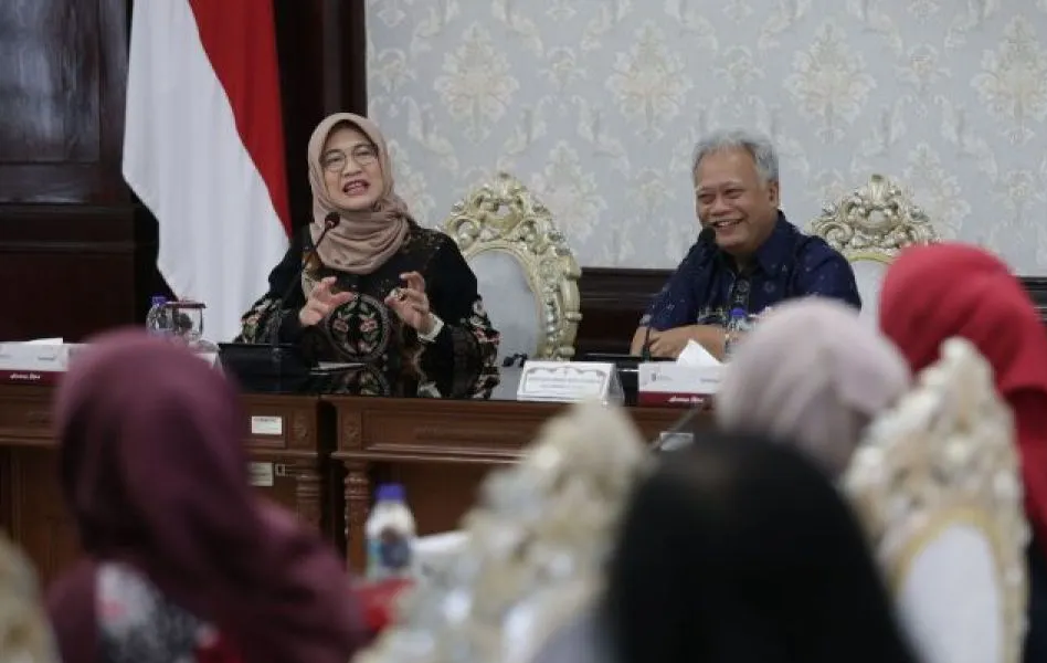 Pemkot Surabaya Raih Penghargaan PIMTI Awards 2025