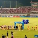 Pertandingan Madura United melawan Dewa United di Stadion Gelora Bangkalan SGB