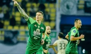 SELEBRASI-Bek-Persebaya-Surabaya-Slavko-Damjanovic-merayakan-gol-balasan.jpg Francisco Rivera, Persebaya Surabaya