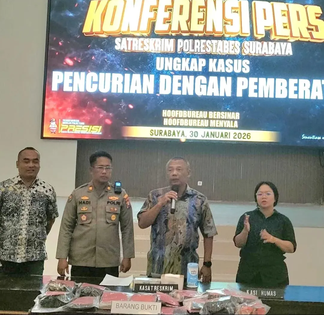Empat WNA Ditangkap Terkait Pencurian 52 Gram Emas di Toko Perhiasan Surabaya