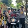 Unik..! Polres Blitar Kota Terjunkan Gatotkaca dan Werkudara Sosialisasikan Ops Keselamatan Semeru 2026