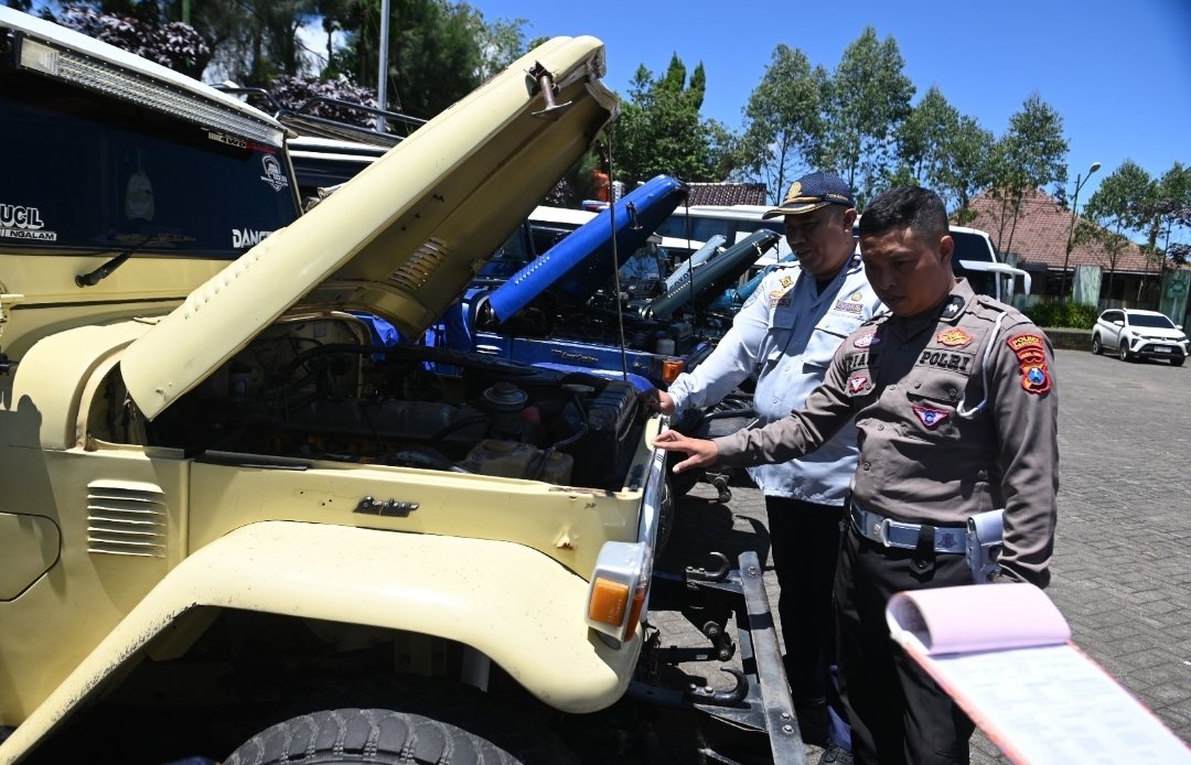 Hari Kedua Ops Keselamatan, Polisi Perketat Jeep Wisata di Bromo