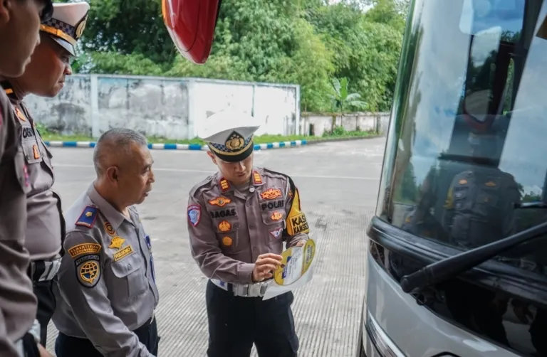 Operasi Keselamatan Semeru 2026 Polres Jember Ramp Check dan Periksa Kesehatan Awak Bus