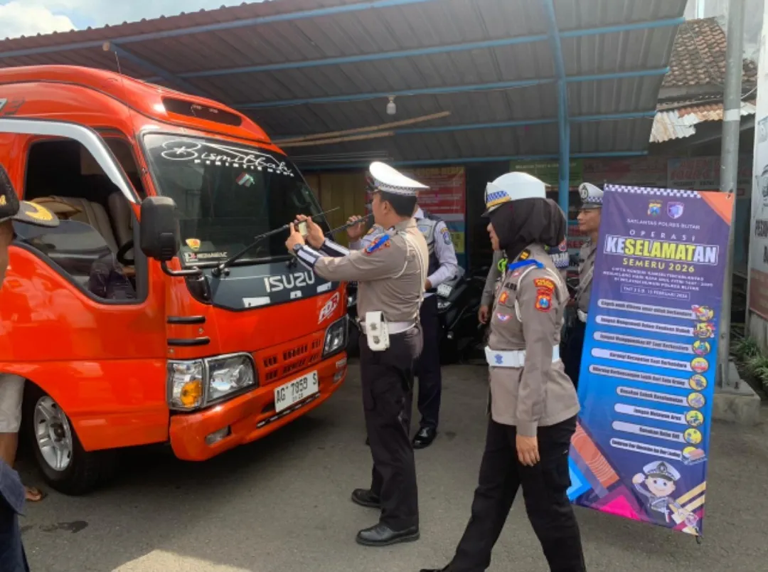 Layanan Kesehatan Gratis, Aksi Simpatik Polres Blitar Edukasi Pengguna Jalan di Ops Keselamatan Semeru