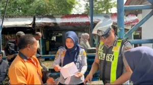 Upaya menekan Kecelakaan Satlantas Polres Pasuruan Gelar Ramp Check Angkutan Umum di Terminal Pandaan