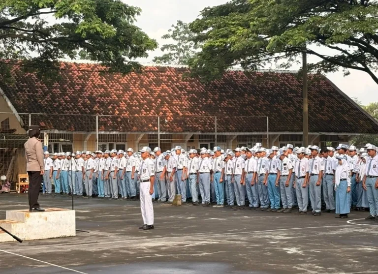 Polres Pasuruan Gelar Police Goes To School, Tanamkan Disiplin dan Kesadaran Kamtibmas