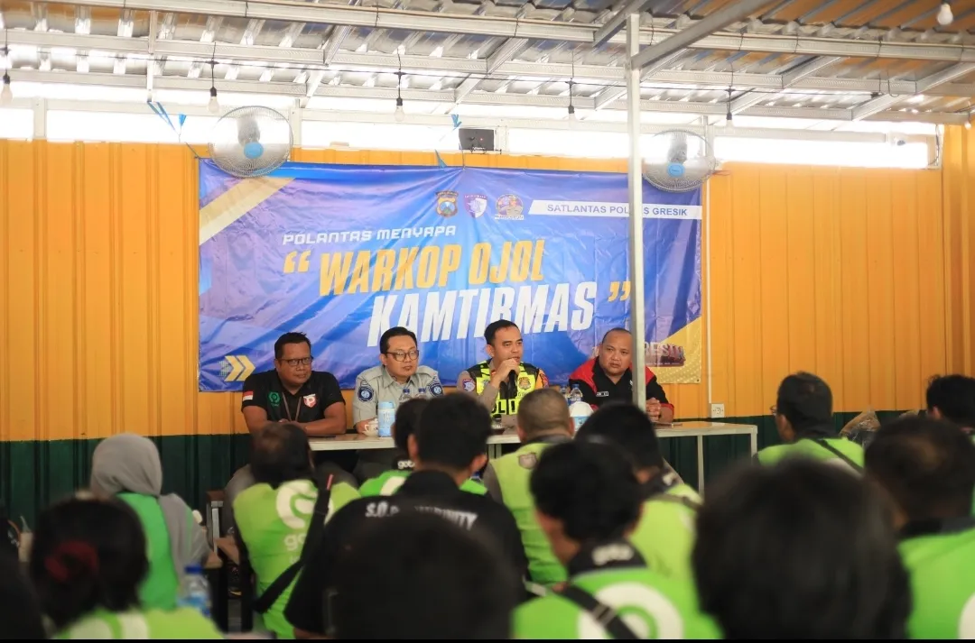 Sinergi di Balik Secangkir Kopi: Polres Gresik Rangkul Driver Ojol dalam Operasi Keselamatan Semeru