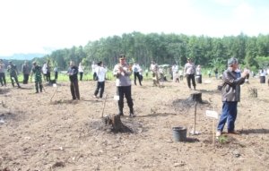 Polres Bondowoso Turut Tanam 1.000 Pohon Gerakan Sedekah Oksigen HPN 2026