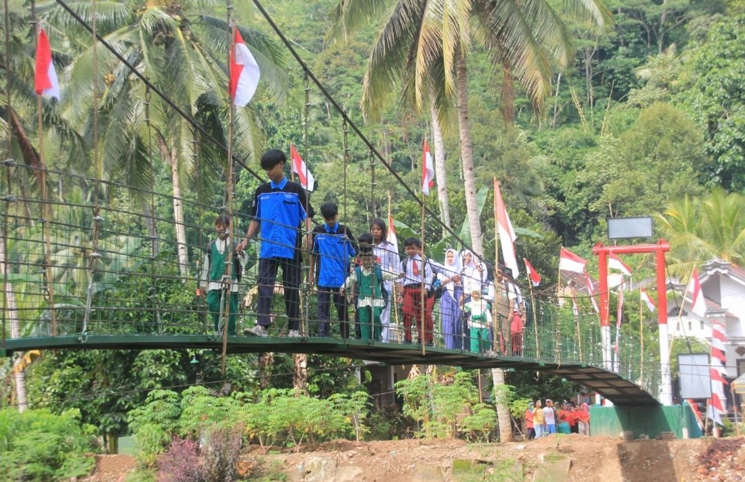 Jembatan Gantung Prigi Rampung, Mobilitas Warga Watulimo Kian Lancar