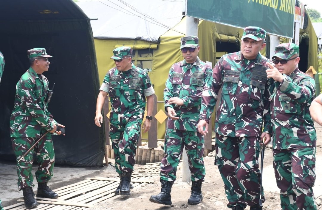 Danrem Dampingi Pangdam Tinjau Yon TP 886/PJ di Tulungagung