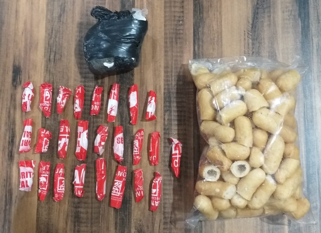 Polrestabes Surabaya Amankan 2 Tersangka Pengedar Narkoba,109gr Sabu dan 2.000 Pil LL Disita 1 Polrestabes Surabaya Amankan 2 Tersangka Pengedar Narkoba,109gr Sabu dan 2.000 Pil LL Disita