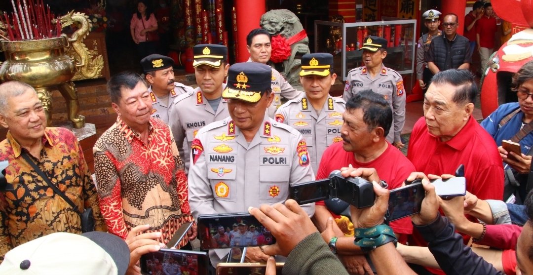 Kapolda Jatim Tinjau Klenteng Eng An Kiong di Kota Malang Tegaskan Komitmen Jogo Jawa Timur Saat Imlek 2026 1 Kapolda Jatim Tinjau Klenteng Eng An Kiong di Kota Malang Tegaskan Komitmen Jogo Jawa Timur Saat Imlek 2026