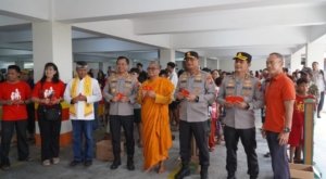 Kapolrestabes Surabaya Dampingi Kapolda Jatim Tinjau Perayaan Imlek di Vihara, Pastikan Aman dan Kondusif