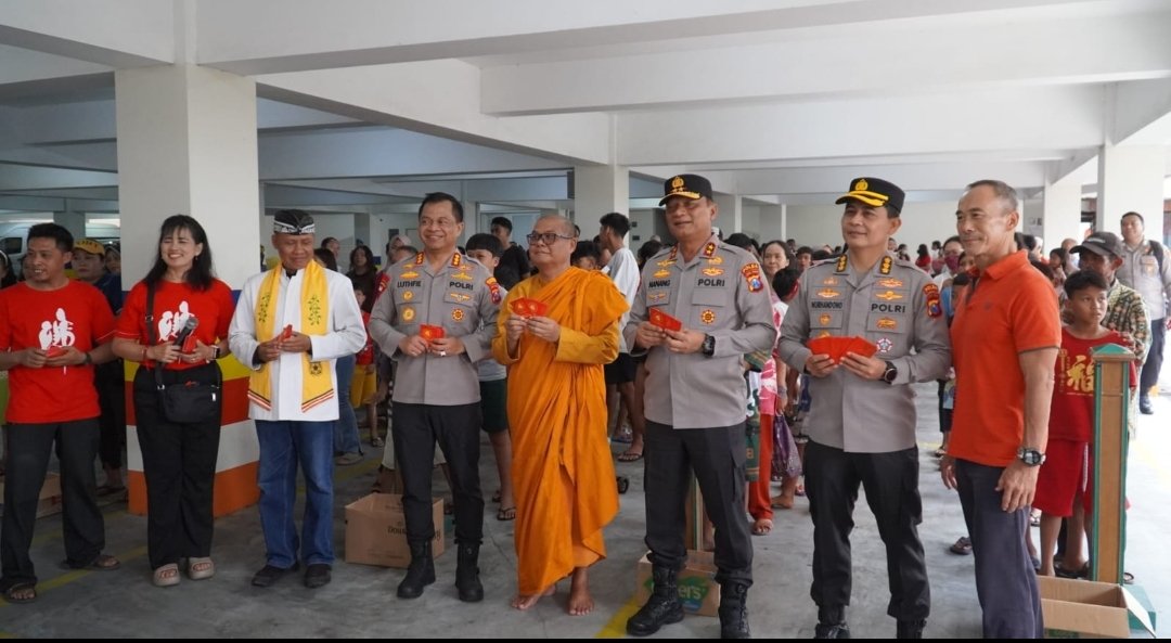Jogo Jawa Timur : Kapolda Jatim Tinjau Perayaan Imlek di Vihara Buddayana Surabaya