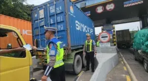 Ditlantas Polda Jatim Tertibkan Penggunaan Lajur Jalan Tol