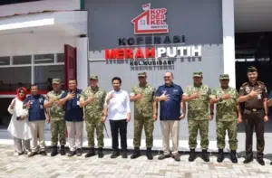 Pangdam V/Brawijaya Dampingi Wapang TNI Tinjau Kesiapan KDKMP Surabaya: Sinergi Kuat untuk Ekonomi Lokal