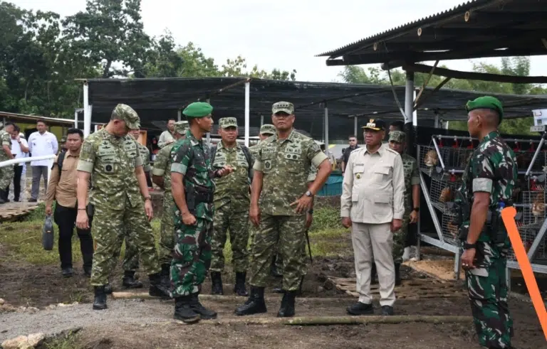 Wapang TNI Jenderal Tandyo Tinjau Markas Yon TP 886/PJ