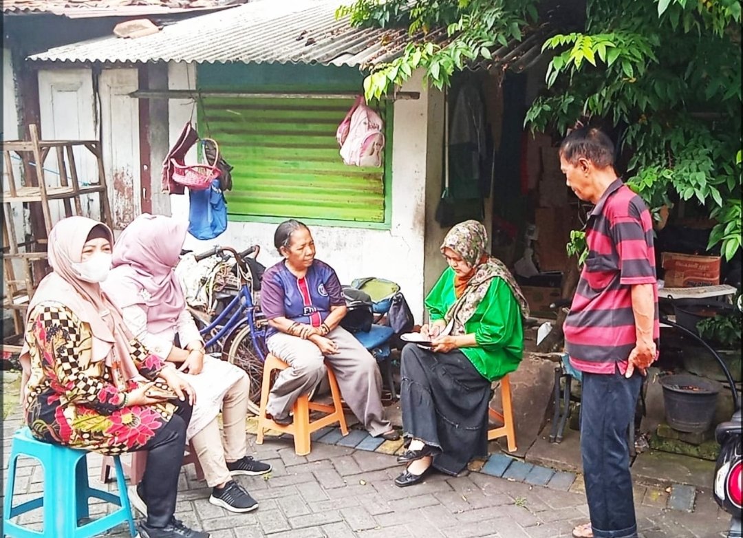 Pemkot Surabaya Tinjau Rumah Tidak Layak Huni Milik Lansia di Krembangan