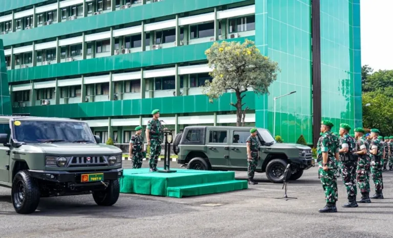 Pangdam V/Brawijaya Serahkan 43 Ranmor Taktis Pengadaan Kemhan RI Perkuat Operasional