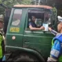 Polda Jatim Tertibkan Truk dan Bus yang Nekat Pakai Lajur Kanan
