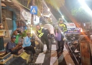 Polres Madiun Kota Patroli Sahur Berbagi Nasi Kotak untuk Warga di Bulan Ramadhan