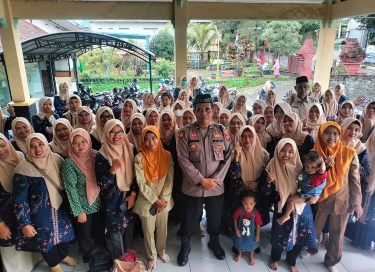 Safari Ramadan, Polisi Ingatkan Bahaya Narkoba hingga Pinjol Ilegal ke Kader Posyandu