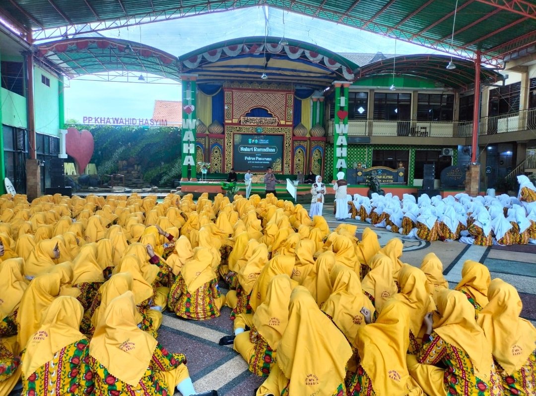 Polisi Edukasi 567 Santriwati Pondok Pesantren Wachid Hasyim soal AI, Narkoba dan Medsos 1 Polisi Edukasi 567 Santriwati Pondok Pesantren Wachid Hasyim soal AI, Narkoba dan Medsos